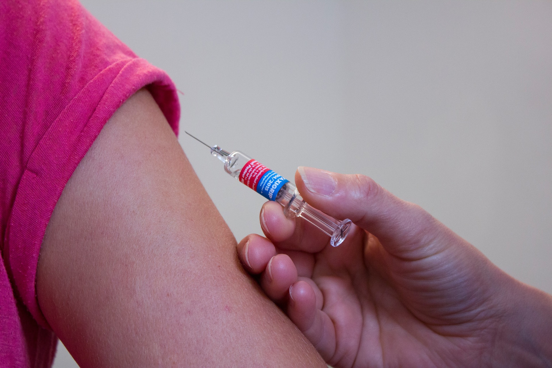 vaccino braccio maglia rosa.jpg